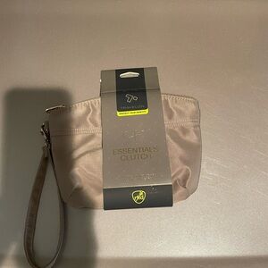 Travelon Essentials Clutch - Brown